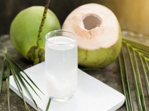 Nệm Ngủ Ngon - Có nên uống nước dừa vào buổi tối?