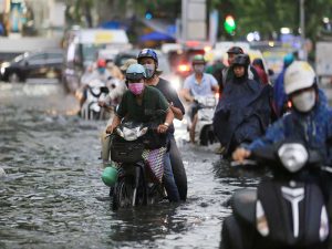Nệm Ngủ Ngon - Trời mưa lớn đi xe cần lưu ý những gì?