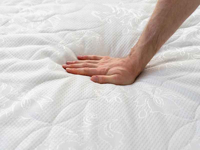 Nệm Ngủ Ngon - Nệm bị lún trũng làm bạn đau lưng? Đây là 3 mẫu nệm sẽ giúp bạn cải thiện giấc ngủ