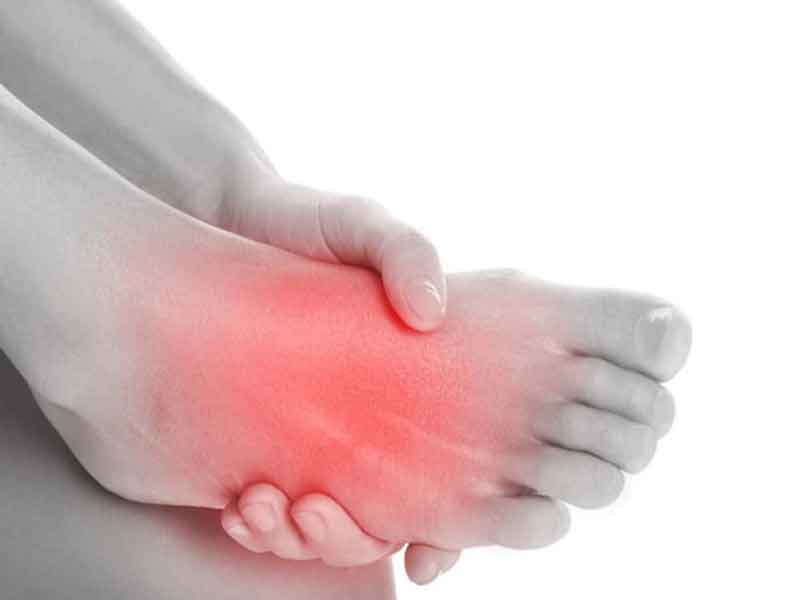 Nệm Ngủ Ngon - Ngủ dậy bị đau bàn chân là dấu hiệu của bệnh gì?