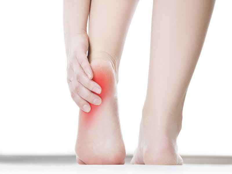 Nệm Ngủ Ngon - Ngủ dậy bị đau bàn chân là dấu hiệu của bệnh gì?